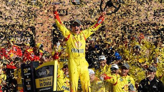 Kansas, gara: Logano non si ferma