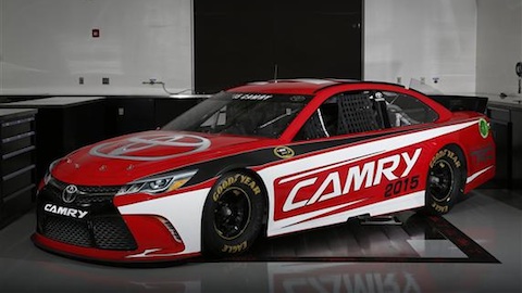 Presentata la Toyota Camry per il 2015