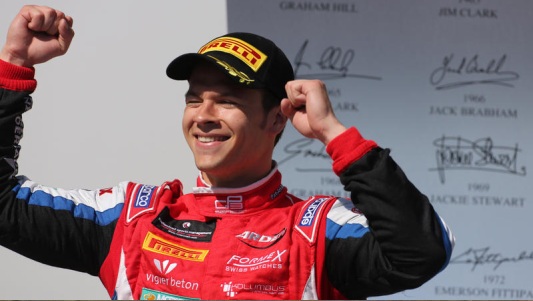 A Estoril torna Niederhauser