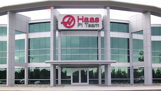 Haas F1 completa la sede americana<br>e punta ad un intero pacchetto Ferrari