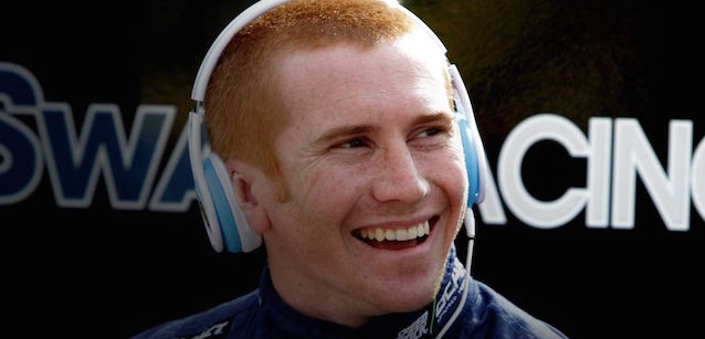 Cole Whitt firma col team Front Row