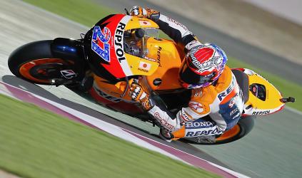 Losail, gara:<br> Stoner vince e da spettacolo con Lorenzo e Pedrosa