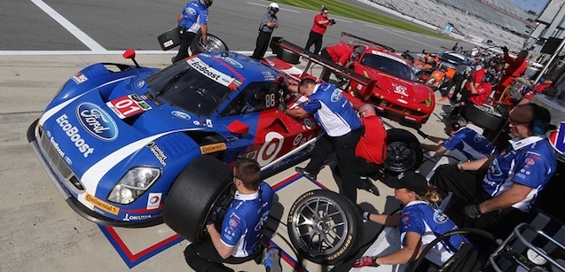 Dixon con Hand e Pruett a Sebring