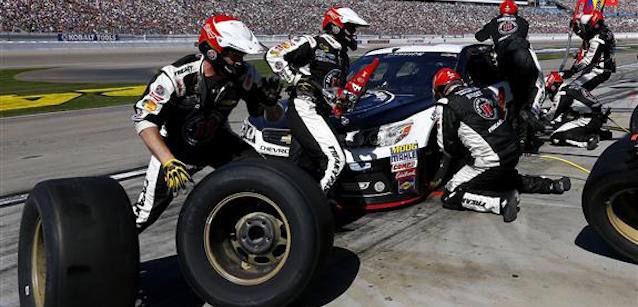 Las Vegas, gara: Harvick protagonista