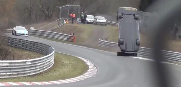 Tragedia nel VLN al Nurburgring<br />Mardenborough decolla oltre le reti<br />Deceduto uno spettatore