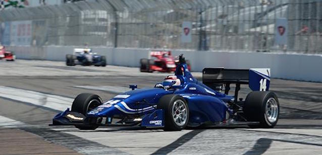 St.Petersburg, gara 2: doppietta Jones