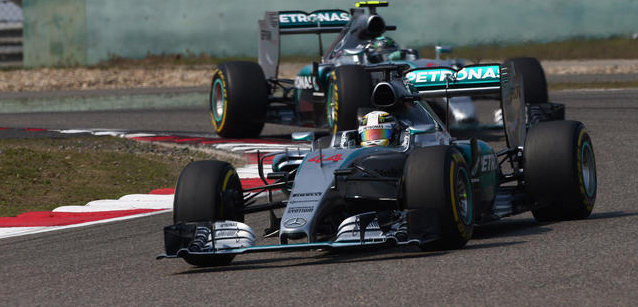 Shanghai - La cronaca<br />Hamilton domina poi Rosberg e Vettel