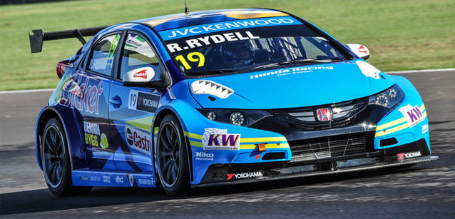 Rydell salta i test al Nurburgring