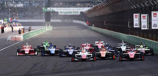 Indy Road, gara 1: Harvey domina