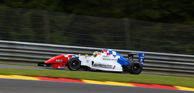 Spa, qualifica 1: pole di Barnicoat