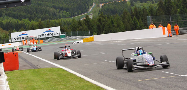 Spa, gara 2: Hughes all'ultimo giro