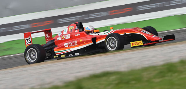 Monza, gara 3: tripletta per Zhou