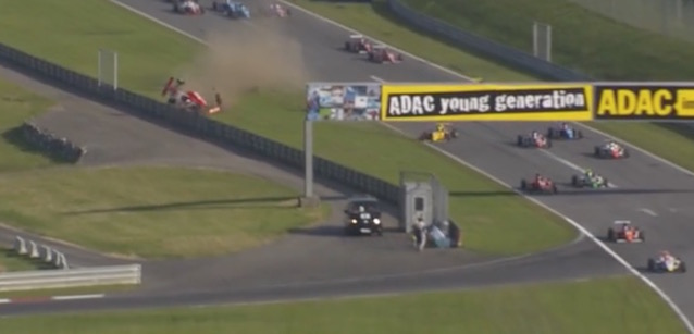 Zhou miracolato, Schumi jr fratturato<br />Nella Formula 4 ADAC in Austria
