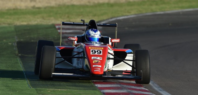 Imola, gara 1: Aron in solitaria