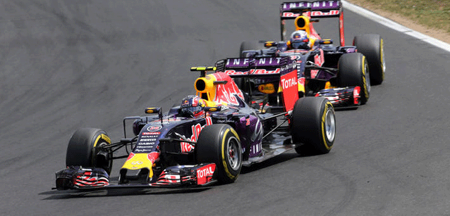 Red Bull pensa al 2017:<br />con Ferrari o Mercedes