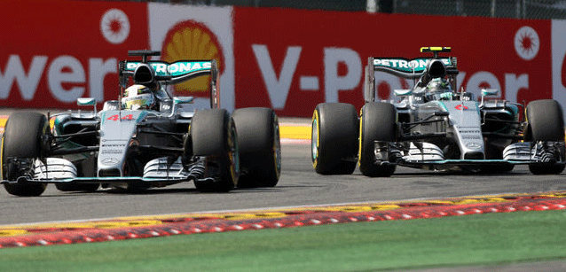Hamilton avviato verso il titolo<br />Vettel inferocito per la gomma esplosa