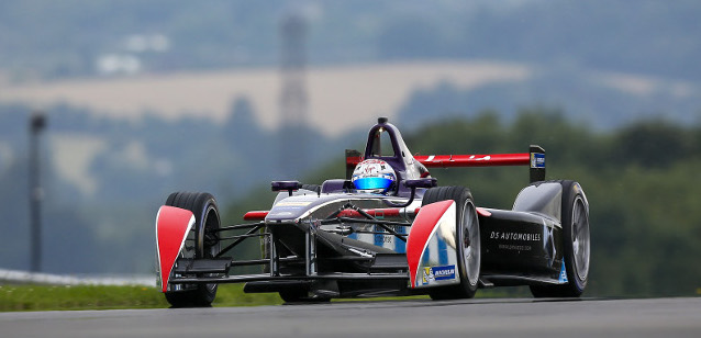 Donington, 1° giorno<br />Bird rompe il monopolio Abt