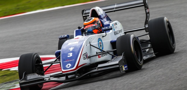 Silverstone, qualifica 1<br />Aitken beffa Scott