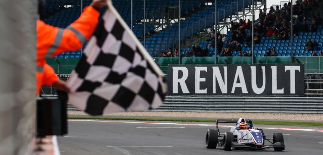 Silverstone, gara 1<br />Aitken vince, Hughes da spettacolo 