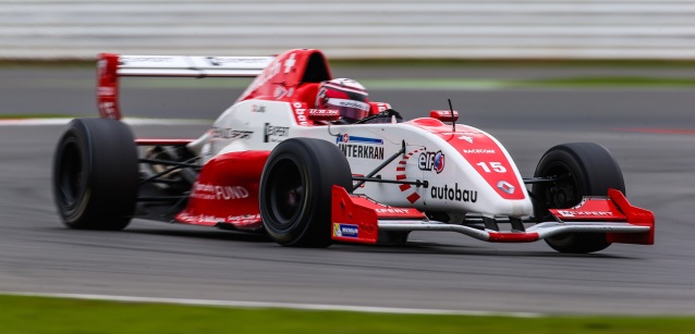 Silverstone, gara 2<br />Joerg beffa tutti