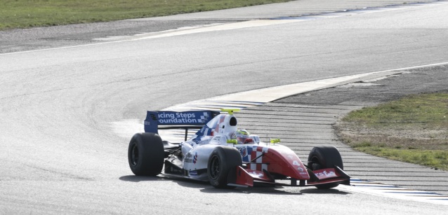 Le Mans, libere 1: sempre Rowland