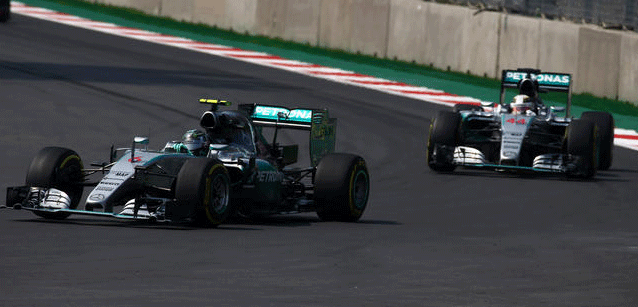 Mexico City - Gara<br />Rosberg doma Hamilton