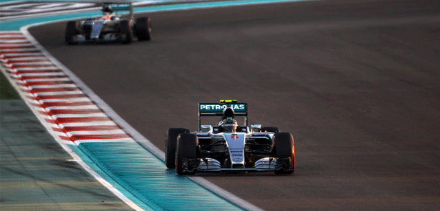 Yas Marina - Gara<br />Mercedes stellare, Kimi sul podio