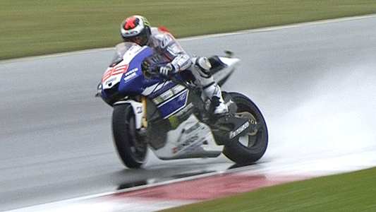 Lorenzo cade ad Assen<br>Frattura della clavicola