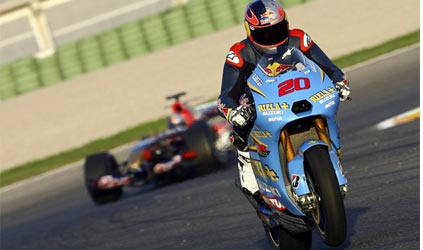 Vitantonio Liuzzi sulla Suzuki<br>John Hopkins sulla Toro Rosso